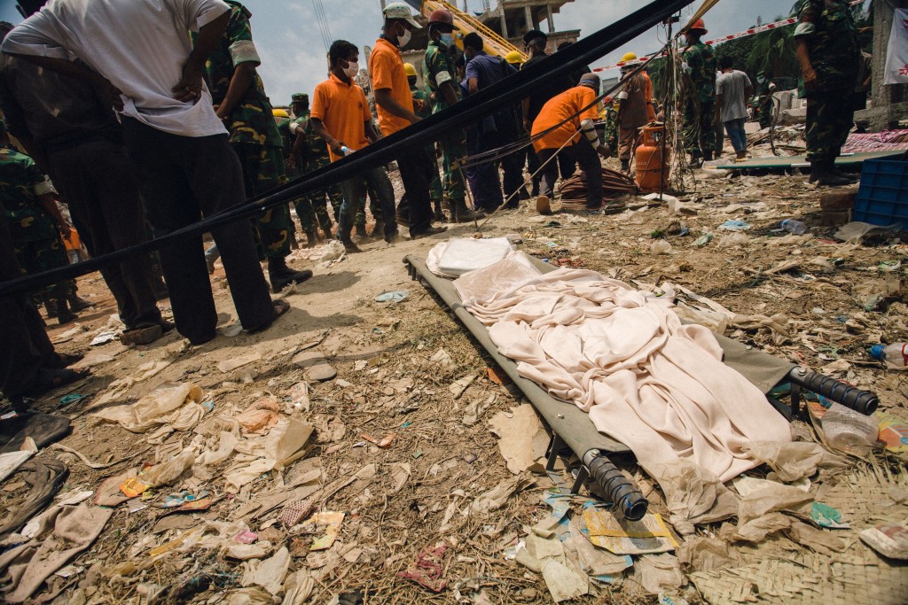 Záchranné práce v troskách Rana Plaza, Dháka 2013